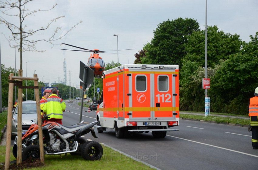 Einsatz Christoph 3 Quadunfall Leverkusen Olof Palmestr 16.jpg